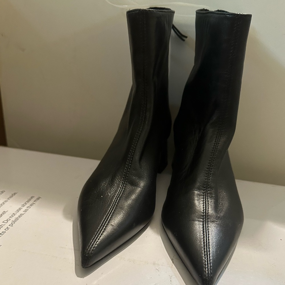 AGL Nora Pointed Toe New no tag Blk Leather 2 in. Tortoise Shell Block Heel Sz 5